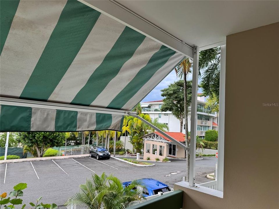 Active With Contract: $425,000 (3 beds, 2 baths, 1573 Square Feet)