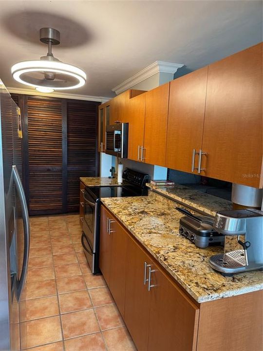 Active With Contract: $425,000 (3 beds, 2 baths, 1573 Square Feet)