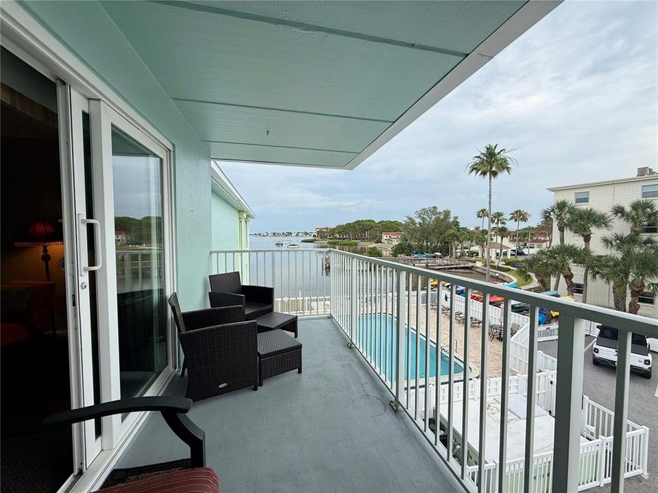 For Sale: $269,000 (1 beds, 1 baths, 704 Square Feet)
