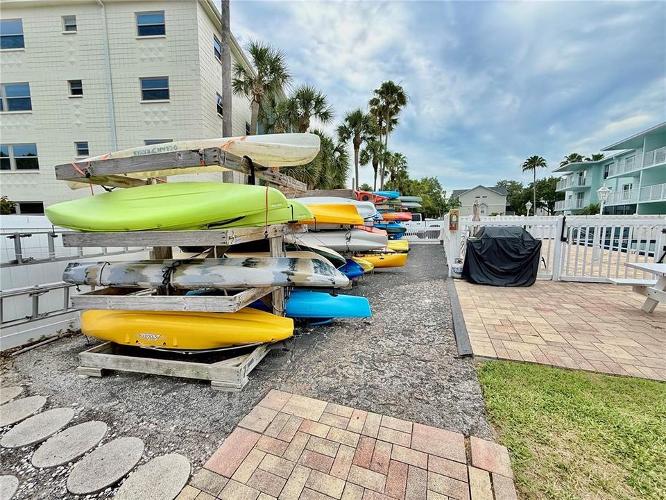 For Sale: $269,000 (1 beds, 1 baths, 704 Square Feet)