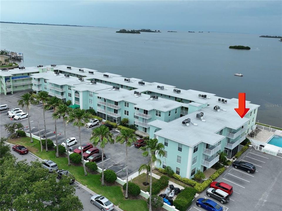 For Sale: $269,000 (1 beds, 1 baths, 704 Square Feet)