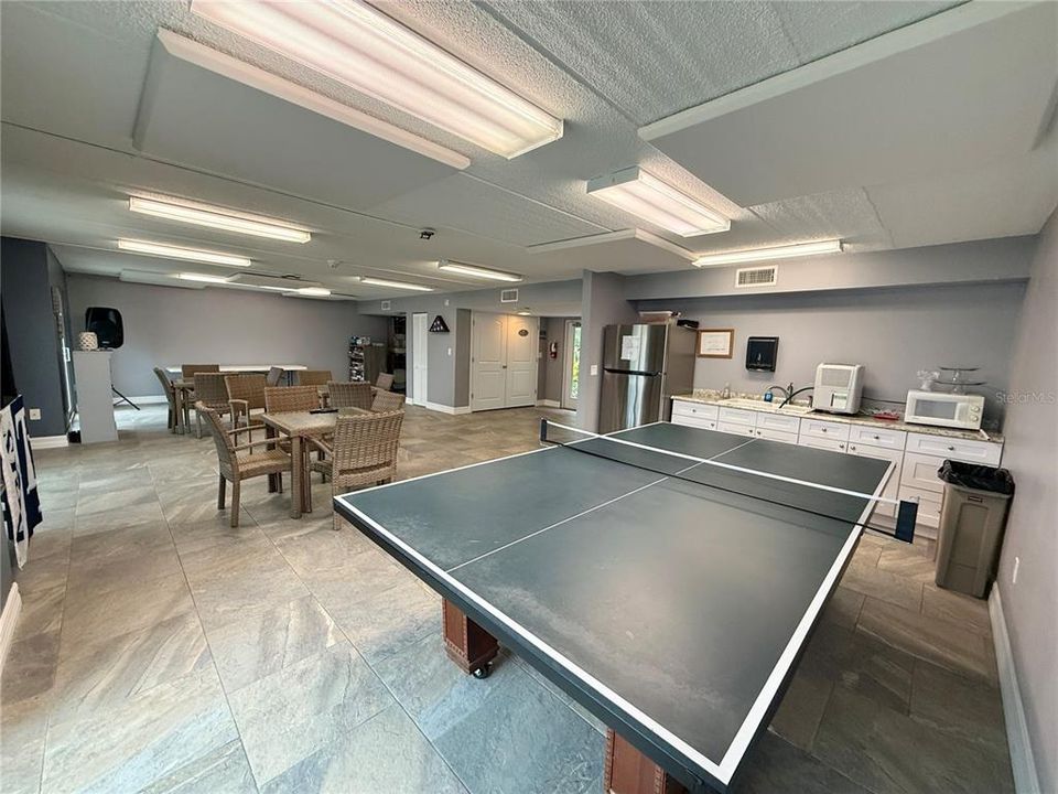 For Sale: $269,000 (1 beds, 1 baths, 704 Square Feet)