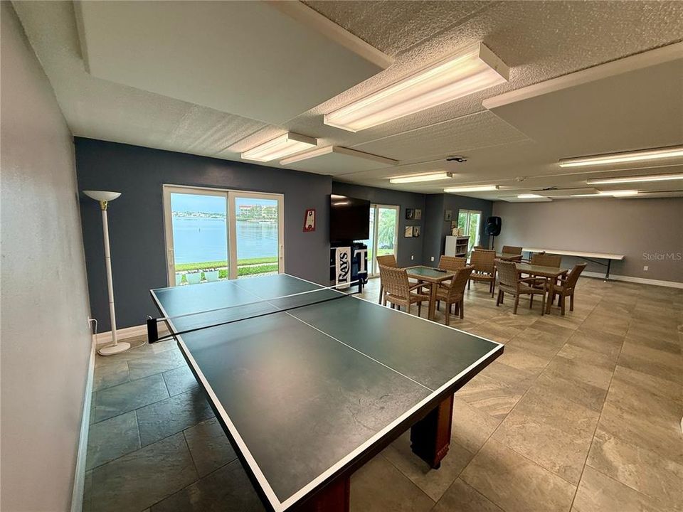 For Sale: $269,000 (1 beds, 1 baths, 704 Square Feet)