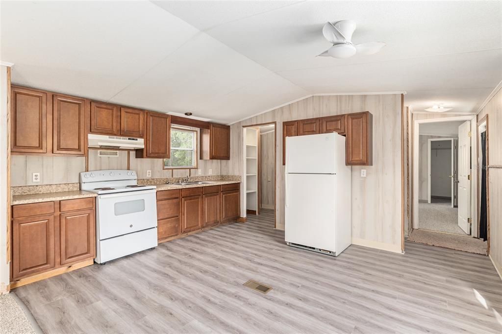 Active With Contract: $125,000 (3 beds, 2 baths, 1152 Square Feet)
