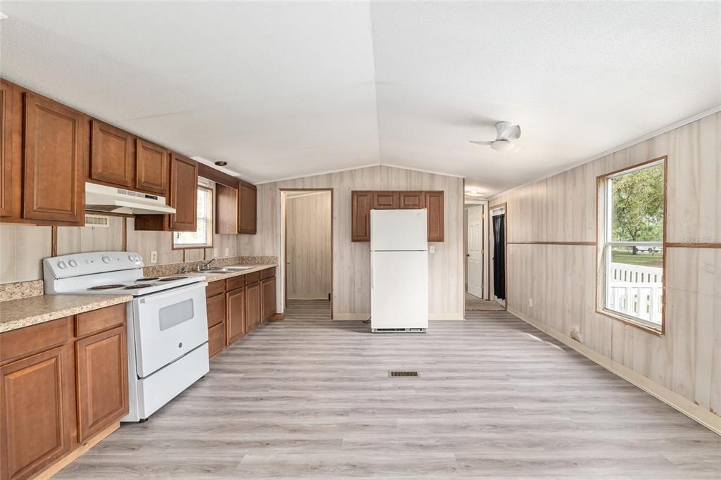 Active With Contract: $125,000 (3 beds, 2 baths, 1152 Square Feet)