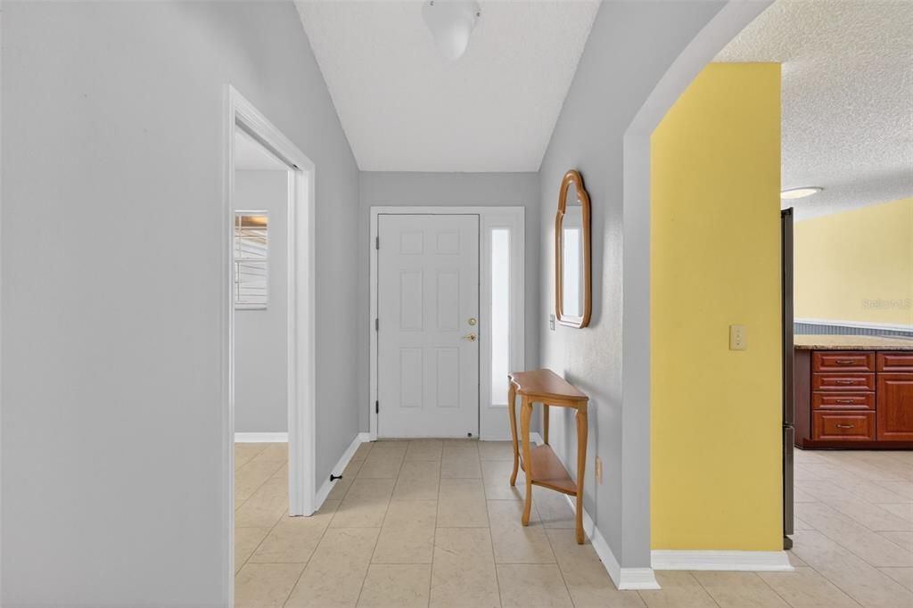 Под контрактом: $365,000 (3 спален, 2 ванн, 1905 Квадратных фут)