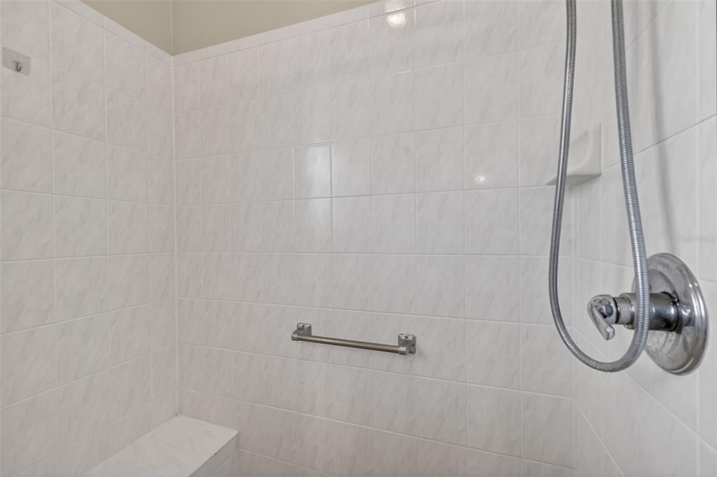 Под контрактом: $365,000 (3 спален, 2 ванн, 1905 Квадратных фут)