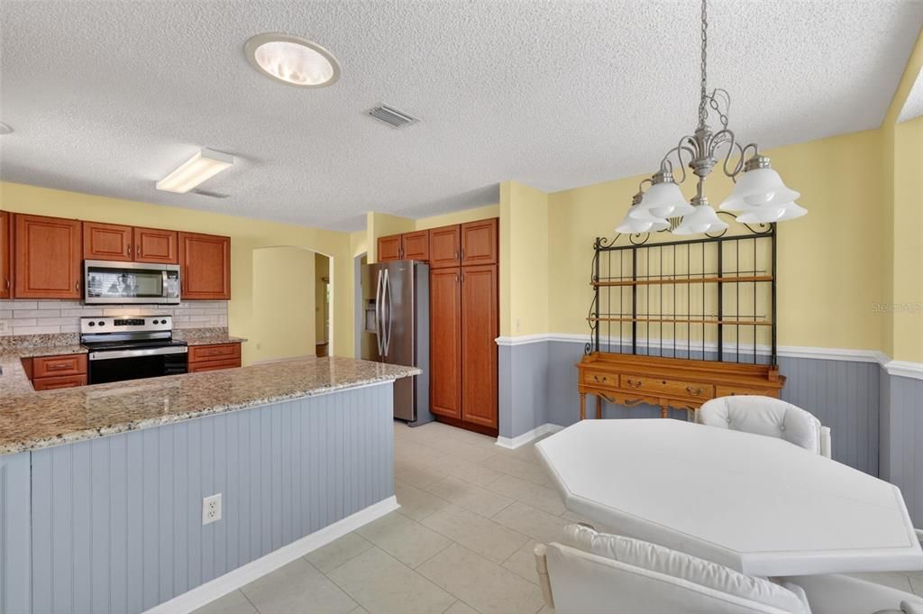 Под контрактом: $365,000 (3 спален, 2 ванн, 1905 Квадратных фут)