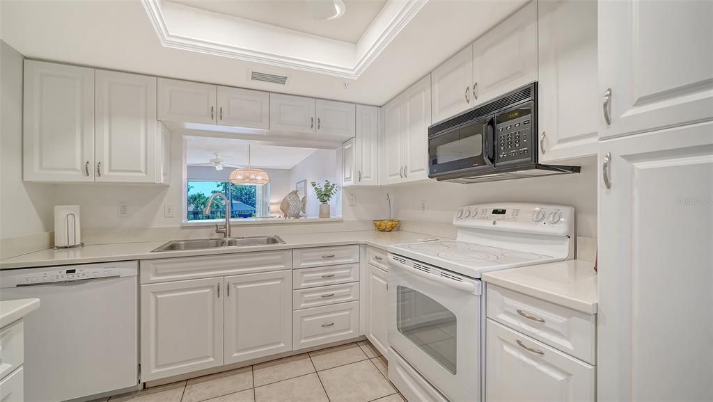 For Sale: $275,000 (2 beds, 2 baths, 1106 Square Feet)