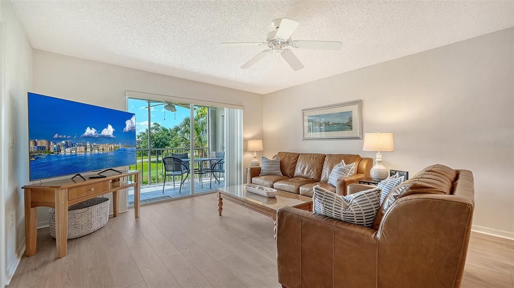 For Sale: $275,000 (2 beds, 2 baths, 1106 Square Feet)