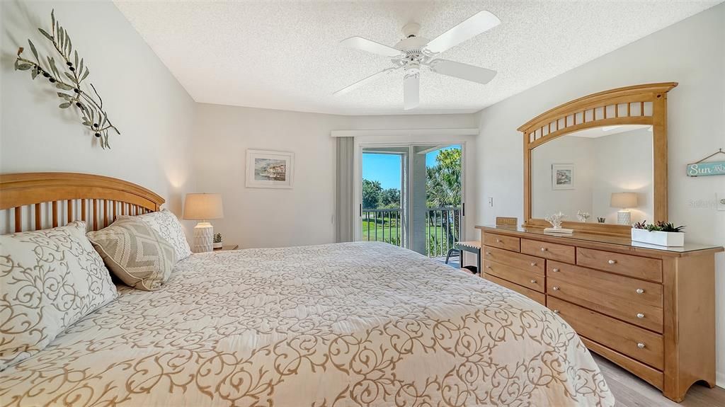 For Sale: $275,000 (2 beds, 2 baths, 1106 Square Feet)