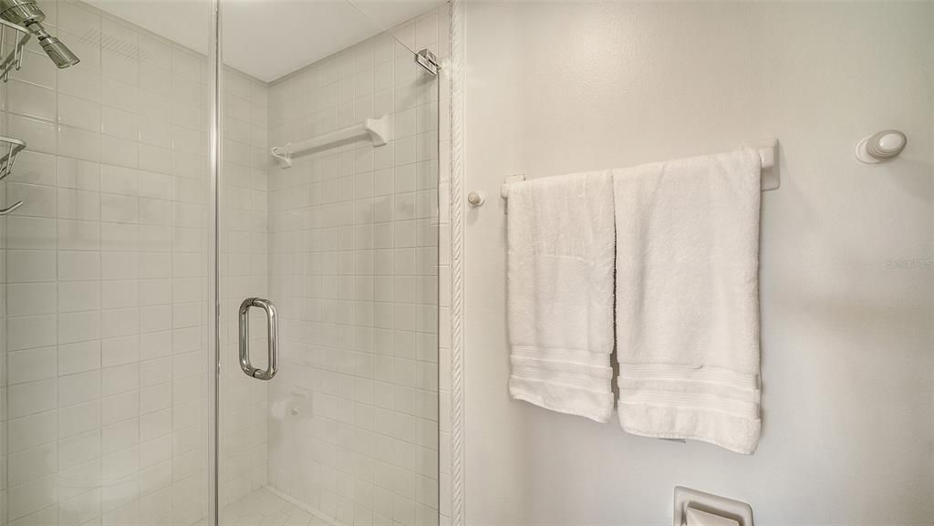 For Sale: $275,000 (2 beds, 2 baths, 1106 Square Feet)
