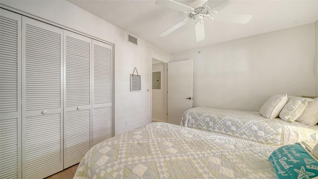 For Sale: $275,000 (2 beds, 2 baths, 1106 Square Feet)