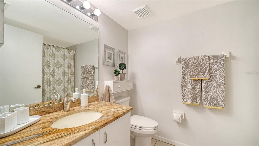 For Sale: $275,000 (2 beds, 2 baths, 1106 Square Feet)