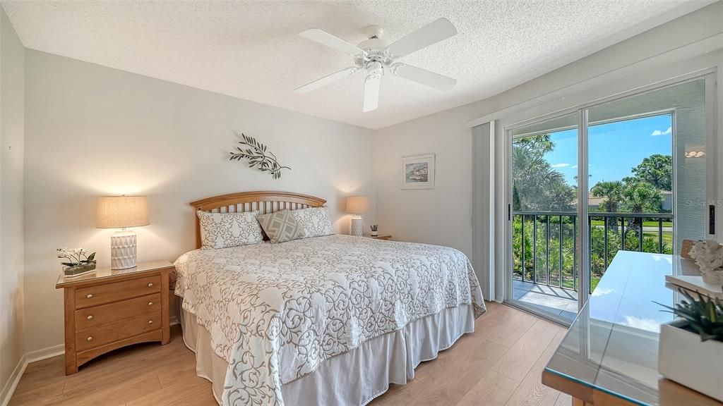 For Sale: $275,000 (2 beds, 2 baths, 1106 Square Feet)