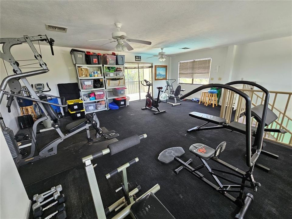 For Sale: $129,900 (2 beds, 2 baths, 1056 Square Feet)