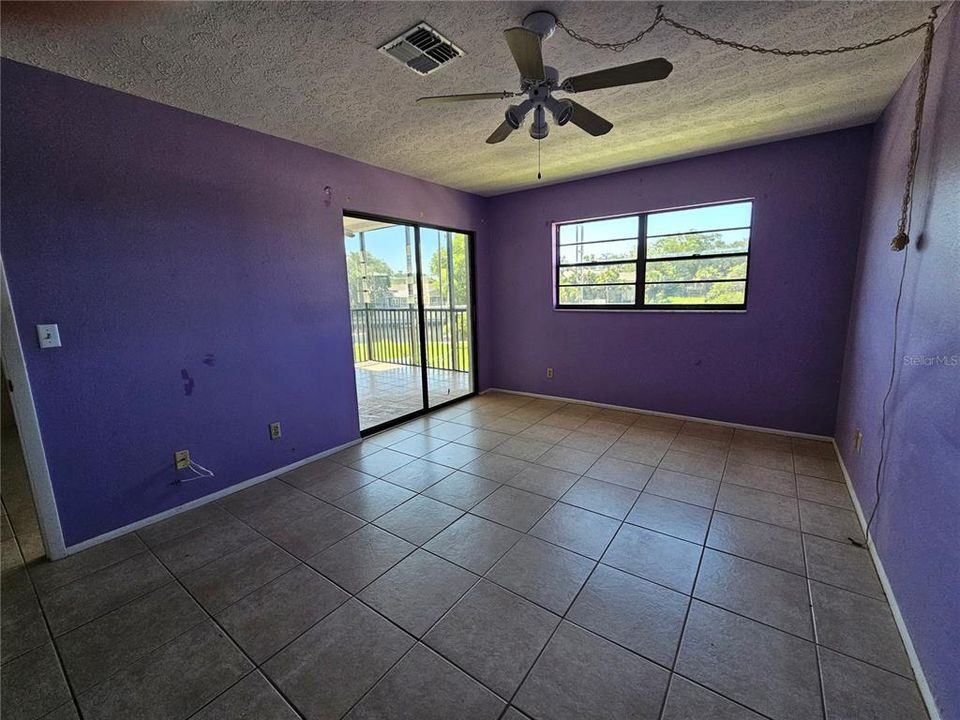 For Sale: $129,900 (2 beds, 2 baths, 1056 Square Feet)