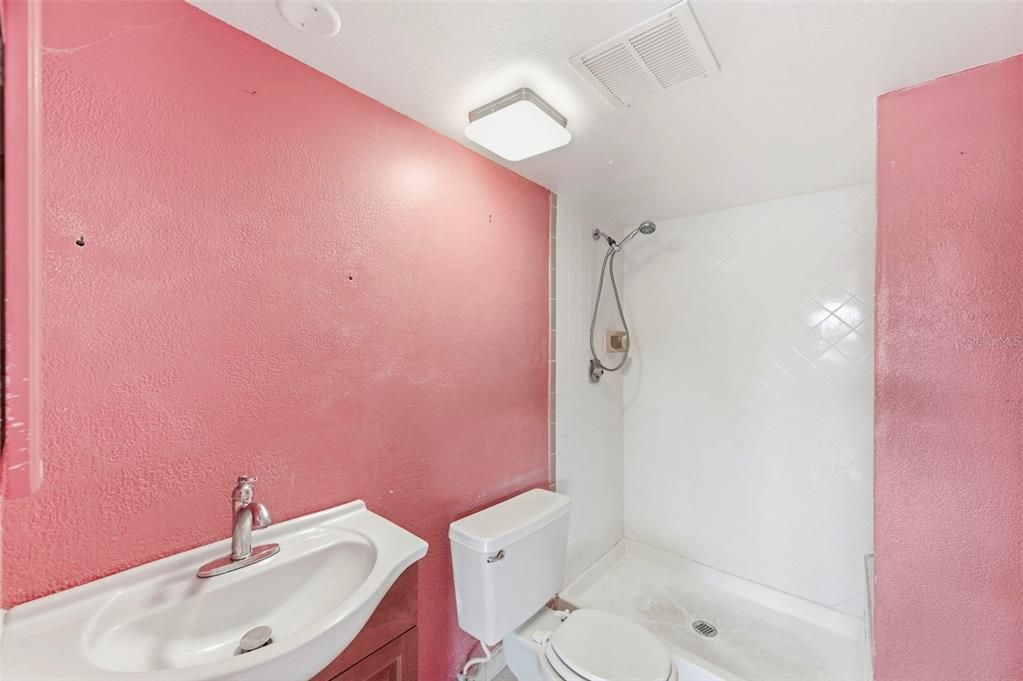 For Sale: $129,900 (2 beds, 2 baths, 1056 Square Feet)