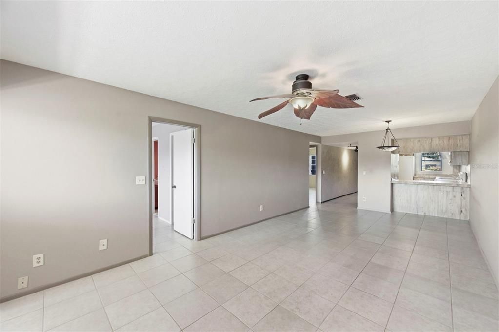 For Sale: $129,900 (2 beds, 2 baths, 1056 Square Feet)