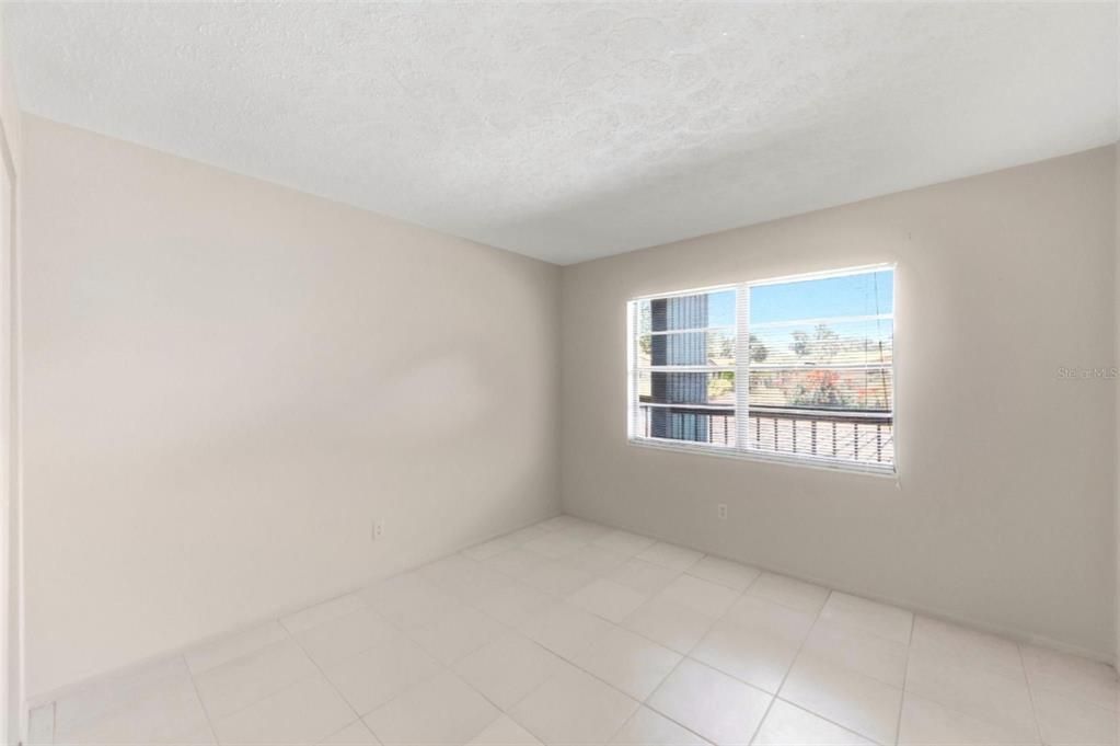 For Sale: $129,900 (2 beds, 2 baths, 1056 Square Feet)
