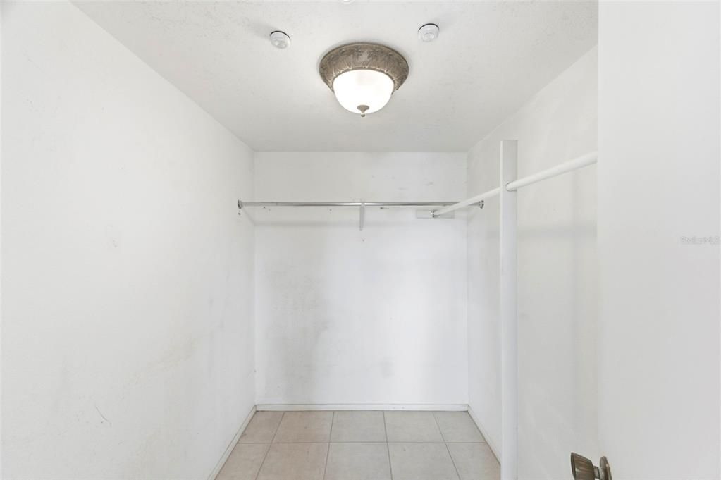 For Sale: $129,900 (2 beds, 2 baths, 1056 Square Feet)