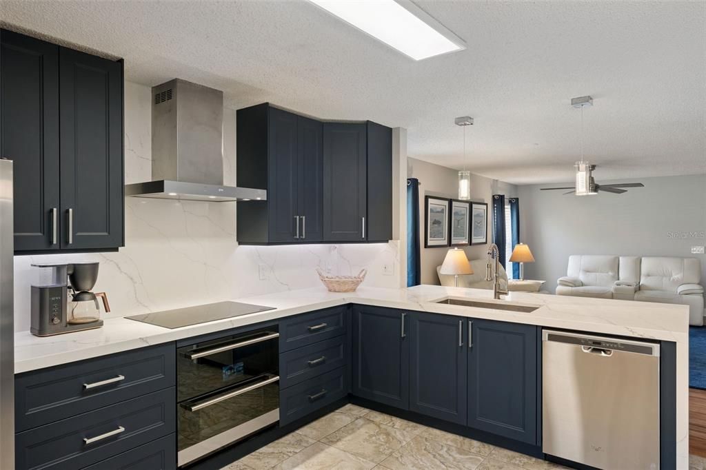 Activo con contrato: $415,000 (3 camas, 2 baños, 1684 Pies cuadrados)