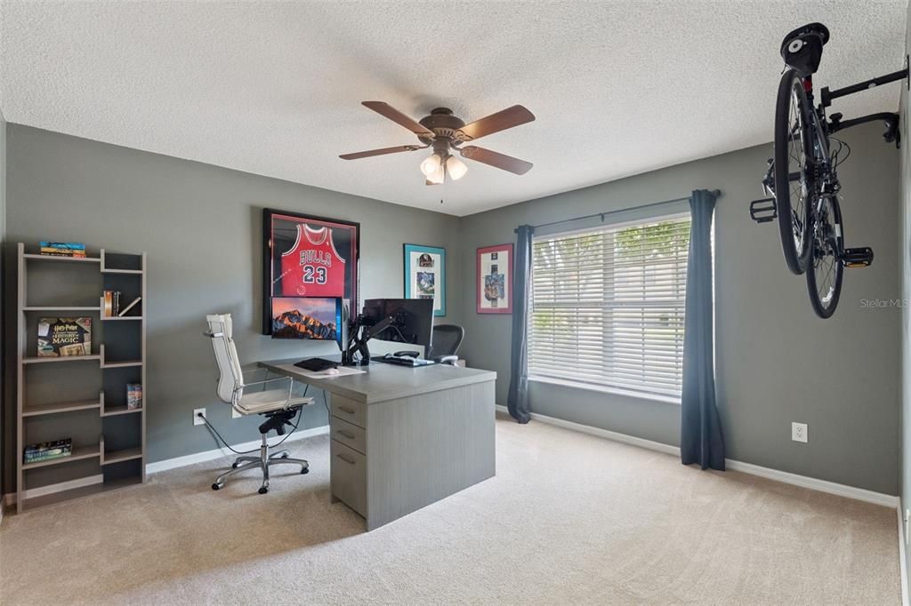Activo con contrato: $415,000 (3 camas, 2 baños, 1684 Pies cuadrados)
