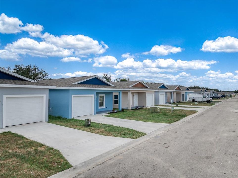 Active With Contract: $1,600 (3 beds, 2 baths, 1272 Square Feet)