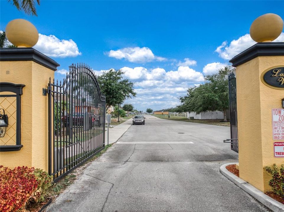 Active With Contract: $1,600 (3 beds, 2 baths, 1272 Square Feet)