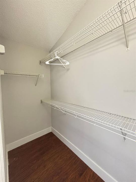 Activo con contrato: $3,450 (5 camas, 4 baños, 2136 Pies cuadrados)