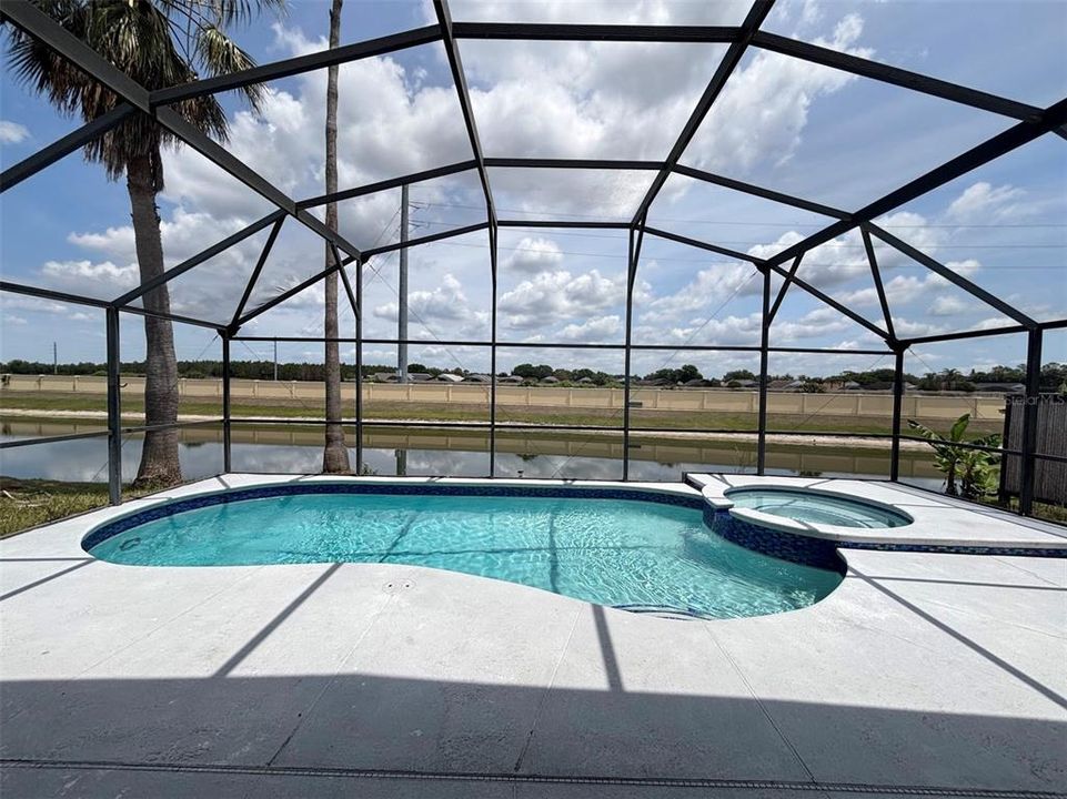 Activo con contrato: $3,450 (5 camas, 4 baños, 2136 Pies cuadrados)