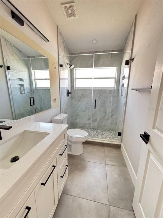 Activo con contrato: $3,450 (5 camas, 4 baños, 2136 Pies cuadrados)
