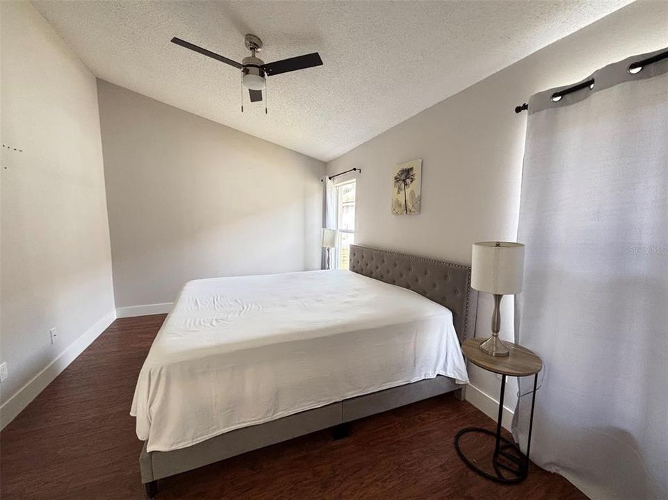 Activo con contrato: $3,450 (5 camas, 4 baños, 2136 Pies cuadrados)