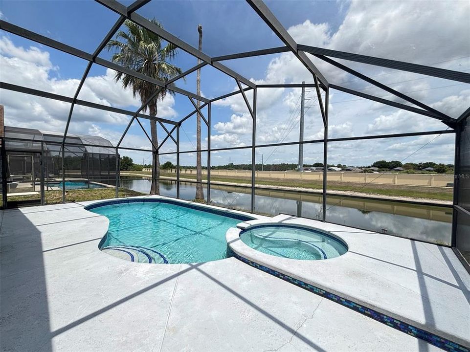 Activo con contrato: $3,450 (5 camas, 4 baños, 2136 Pies cuadrados)