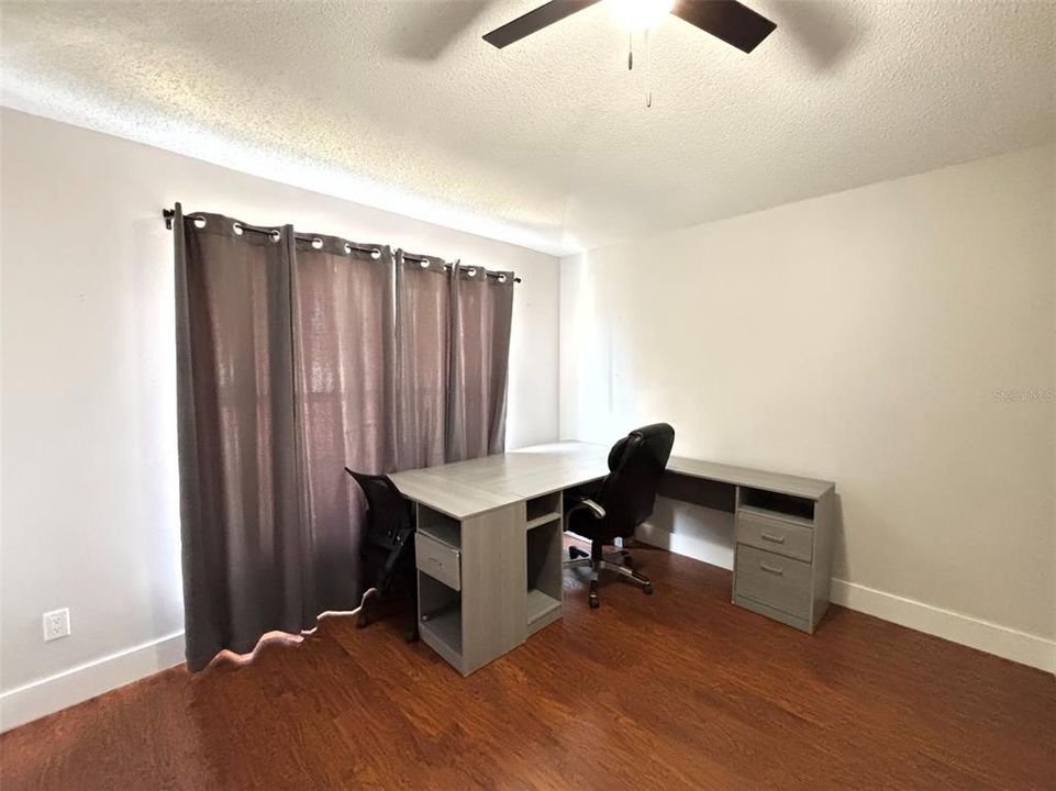 Activo con contrato: $3,450 (5 camas, 4 baños, 2136 Pies cuadrados)
