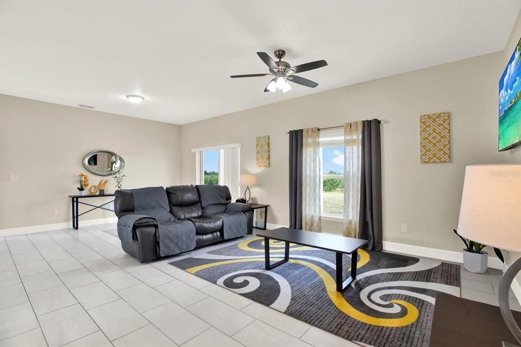 For Sale: $270,000 (3 beds, 2 baths, 1584 Square Feet)