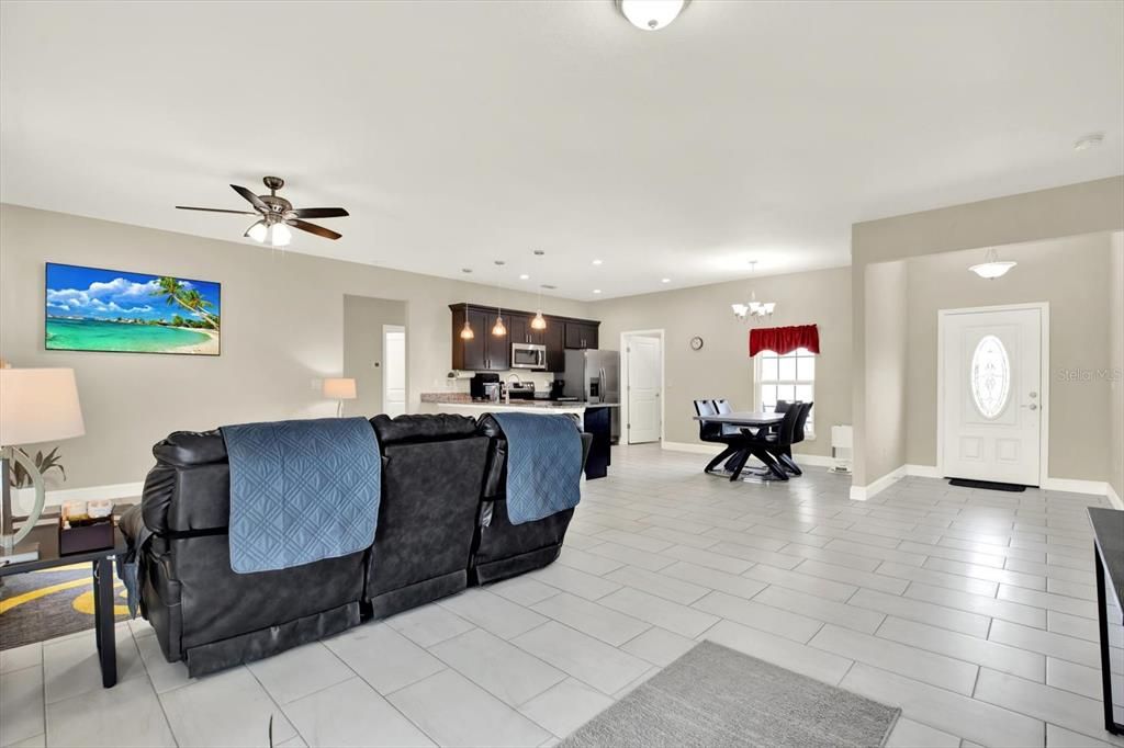 For Sale: $270,000 (3 beds, 2 baths, 1584 Square Feet)