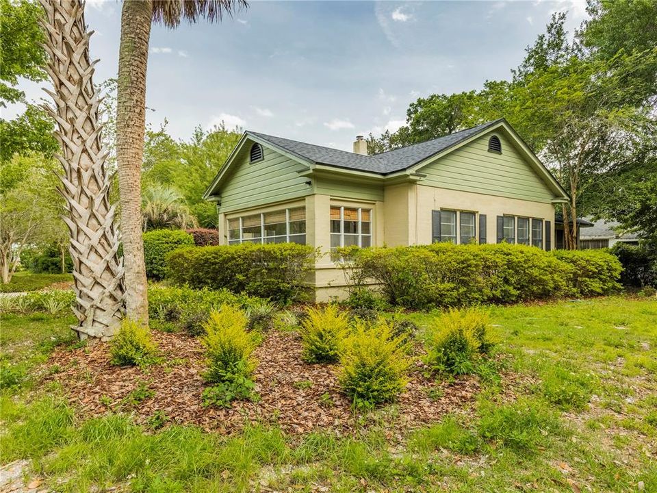 For Rent: $2,900 (3 beds, 2 baths, 1612 Square Feet)