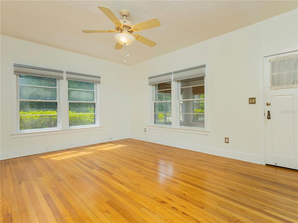 For Rent: $2,900 (3 beds, 2 baths, 1612 Square Feet)