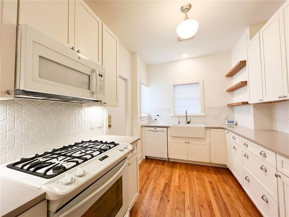 For Rent: $2,900 (3 beds, 2 baths, 1612 Square Feet)
