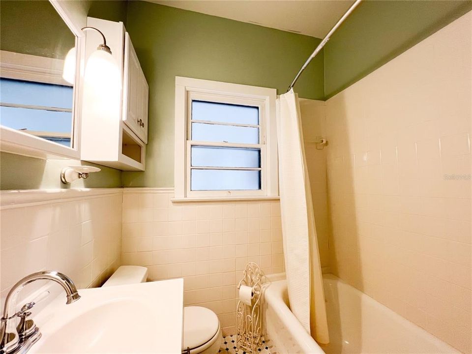 For Rent: $2,900 (3 beds, 2 baths, 1612 Square Feet)