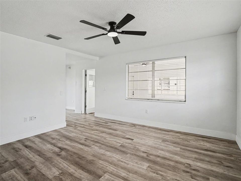 For Rent: $1,800 (3 beds, 1 baths, 1208 Square Feet)