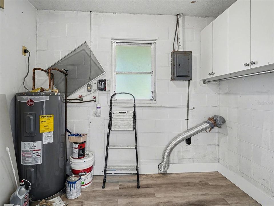For Rent: $1,800 (3 beds, 1 baths, 1208 Square Feet)