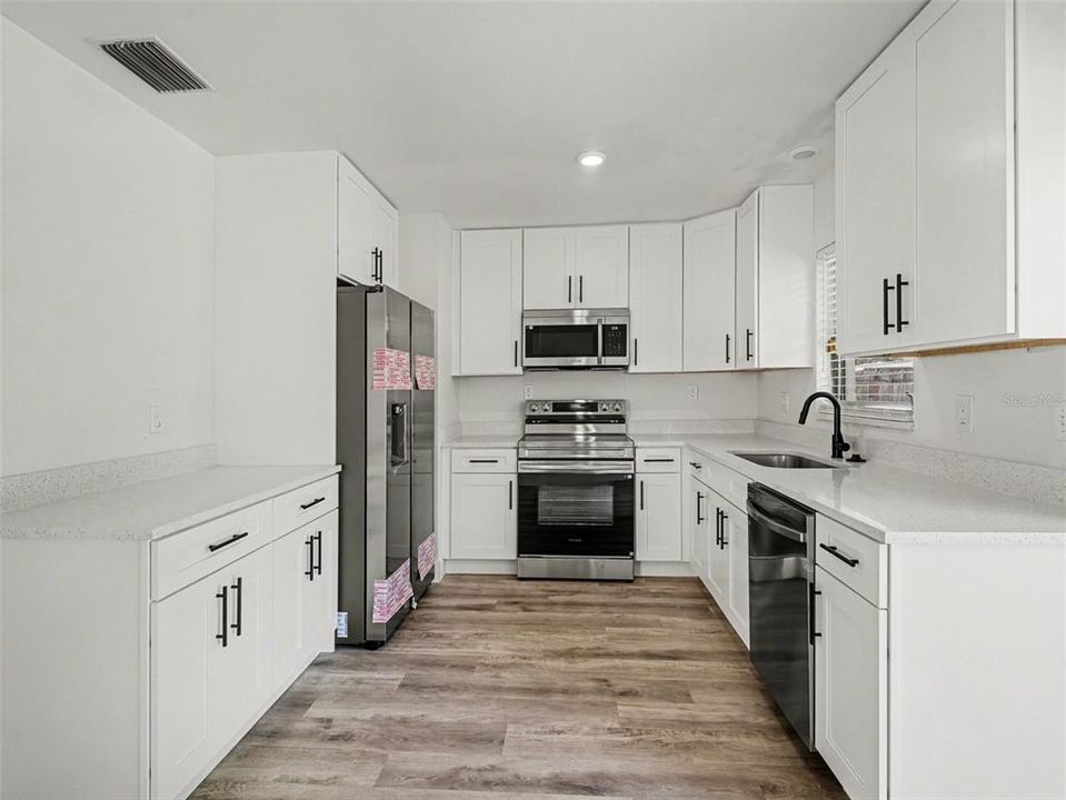For Rent: $1,800 (3 beds, 1 baths, 1208 Square Feet)