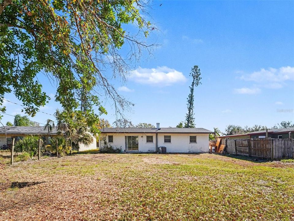 For Rent: $1,800 (3 beds, 1 baths, 1208 Square Feet)