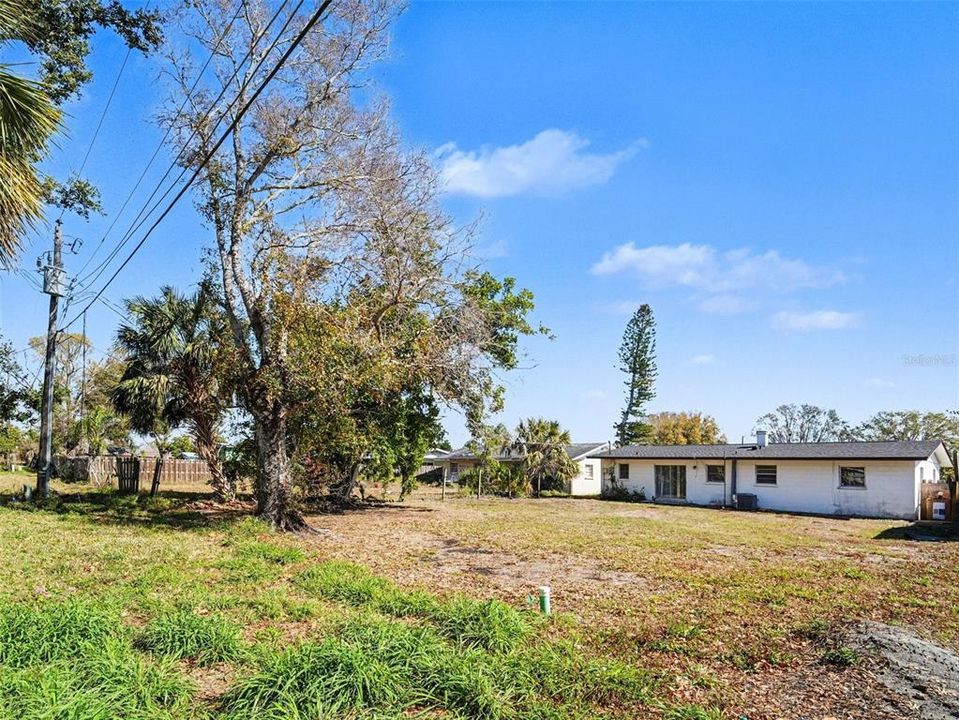 For Rent: $1,800 (3 beds, 1 baths, 1208 Square Feet)