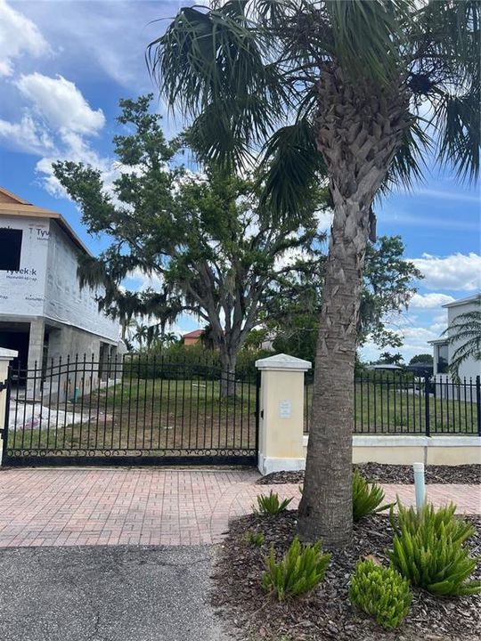 En Venta: $265,000 (0.13 acres)