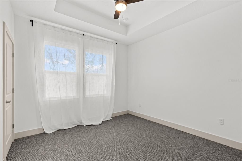 En Venta: $749,900 (4 camas, 3 baños, 2210 Pies cuadrados)