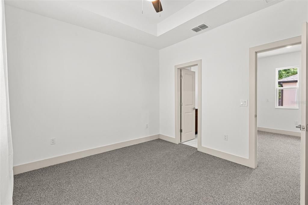 En Venta: $749,900 (4 camas, 3 baños, 2210 Pies cuadrados)