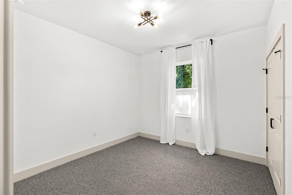 En Venta: $749,900 (4 camas, 3 baños, 2210 Pies cuadrados)